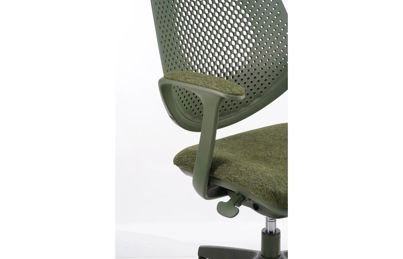 M-88 ventilated back frame and integrated arm detail